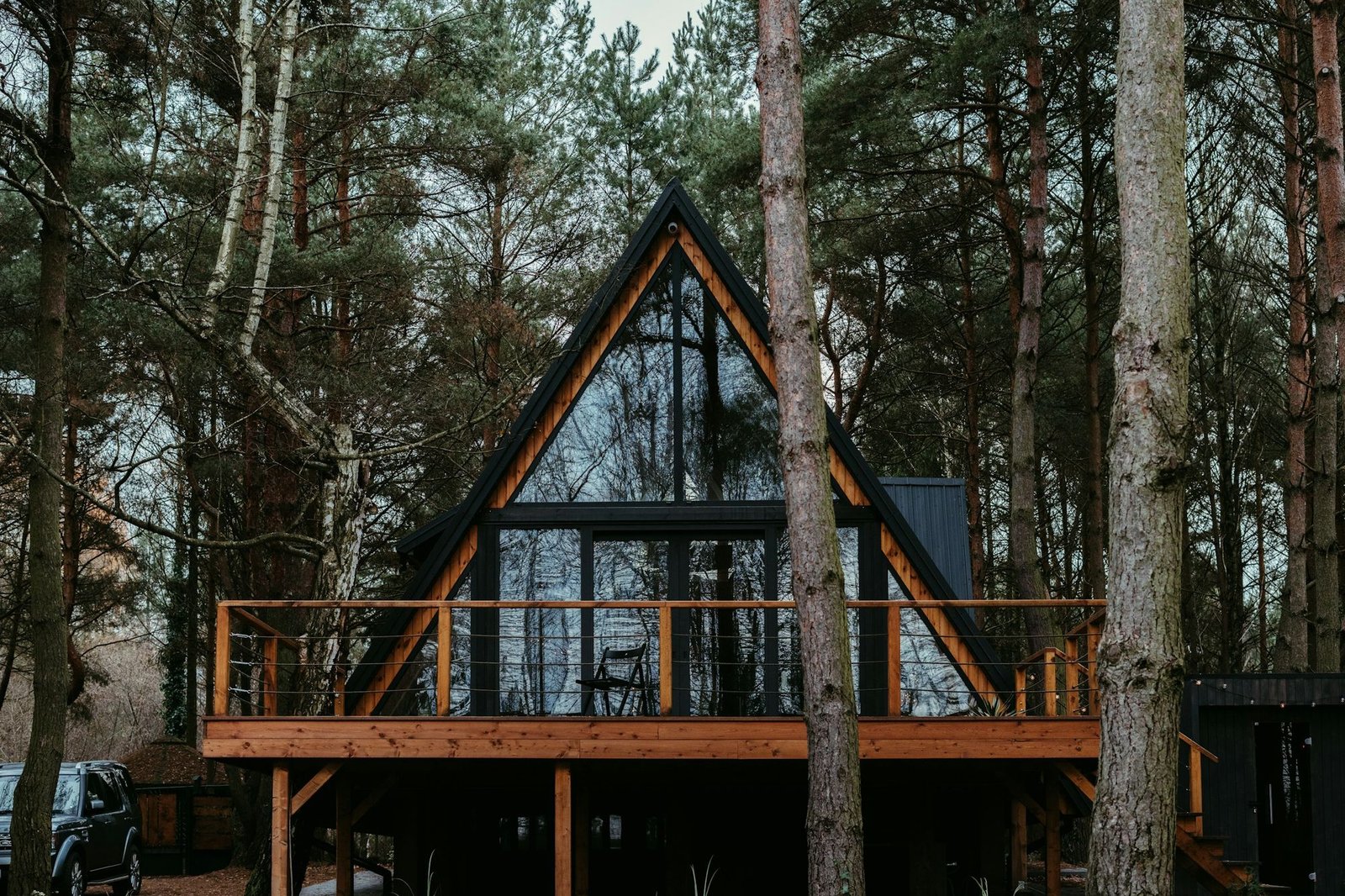 Holzhaus mit Steildach